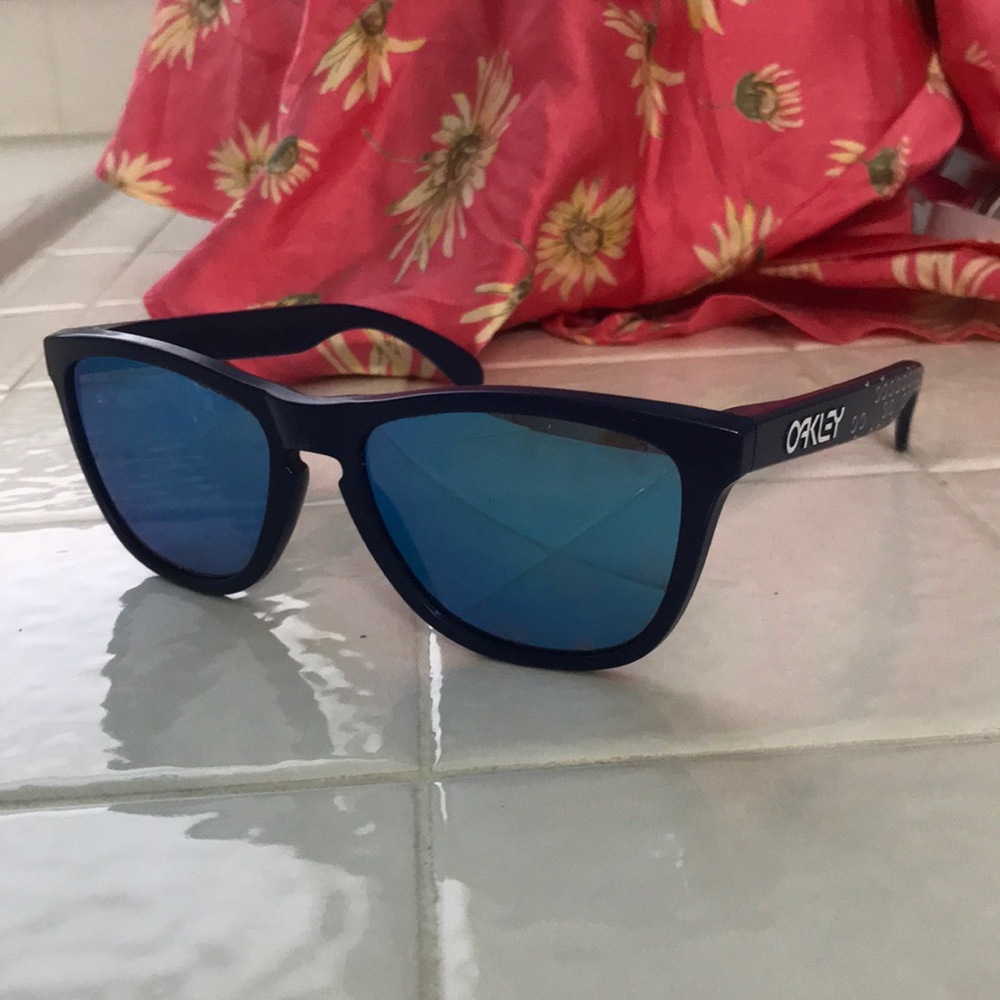 Oakley Frogskin Sunglasses